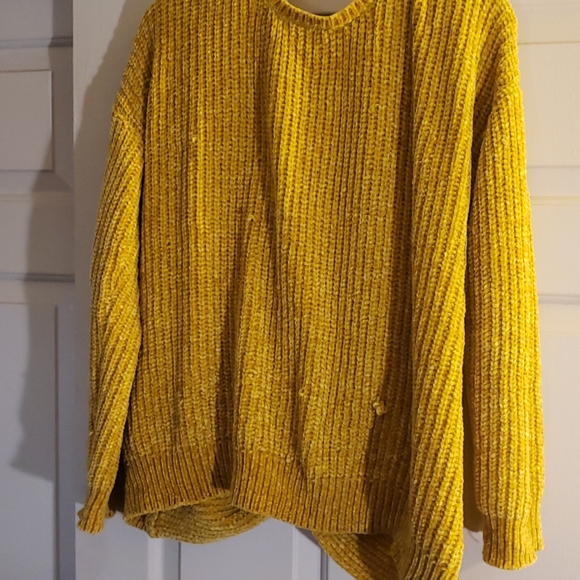 Sweater - Picture 2 of 2